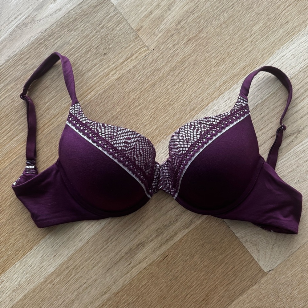 NWOT Victoria's Secret Perfect shape Bra  34D